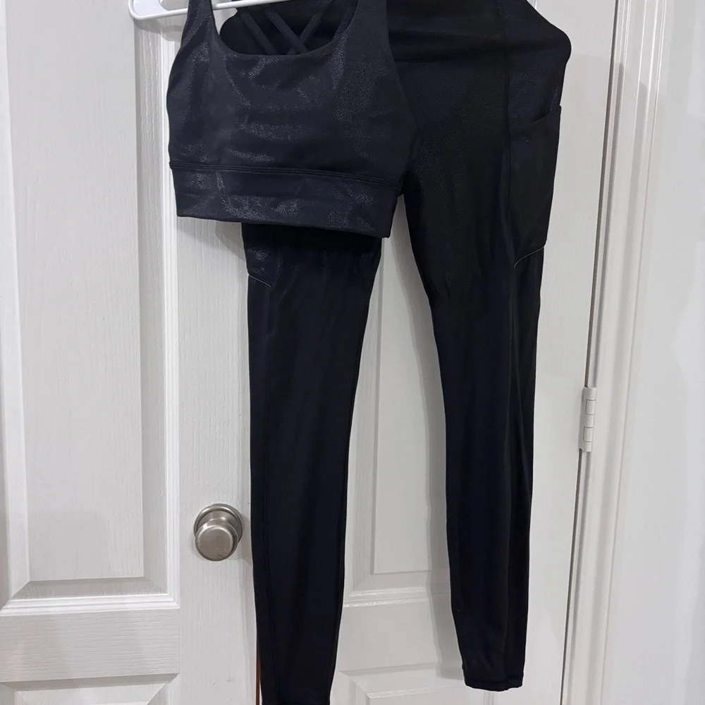 SET of 2- Lululemon Speed Up Black Foil and Energy Bra in size 6 - Picture 12 of 12